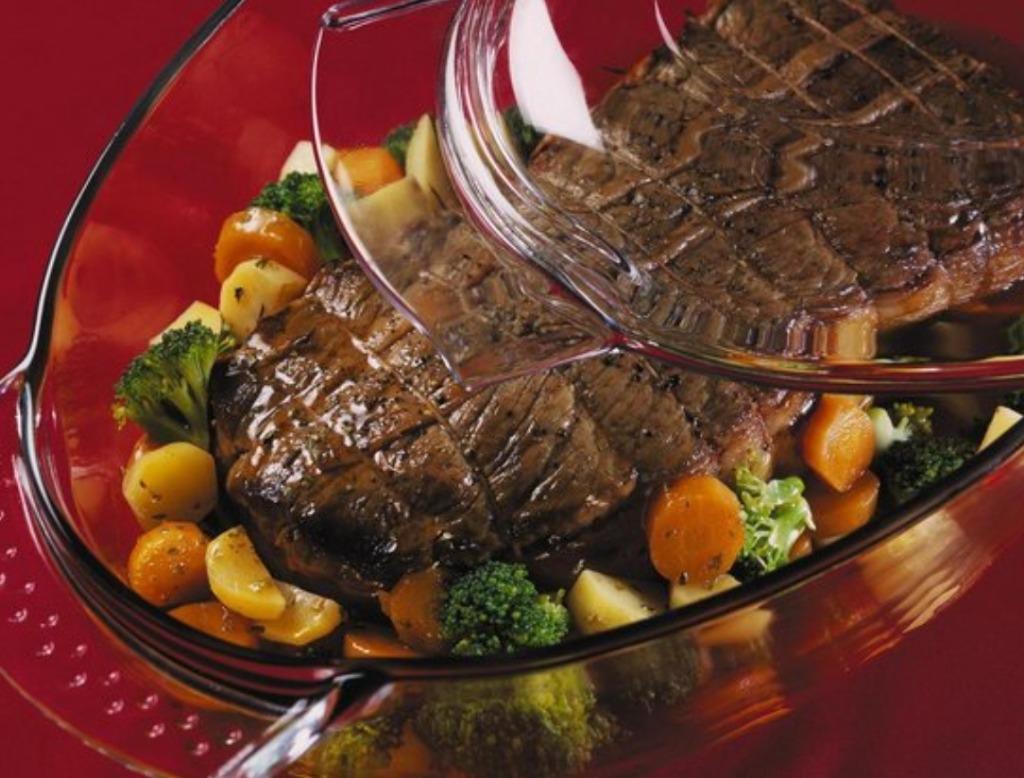 Ovenschaal met deksel in ovenvast glas Pyrex, Ophalen of Verzenden, Zo goed als nieuw, Glas, Overige typen