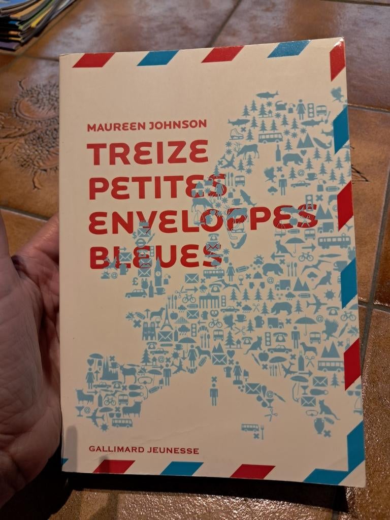 Dertien kleine blauwe enveloppen - Mr Johnson, Boeken, Kinderboeken | Jeugd | 13 jaar en ouder, Gelezen, Ophalen of Verzenden
