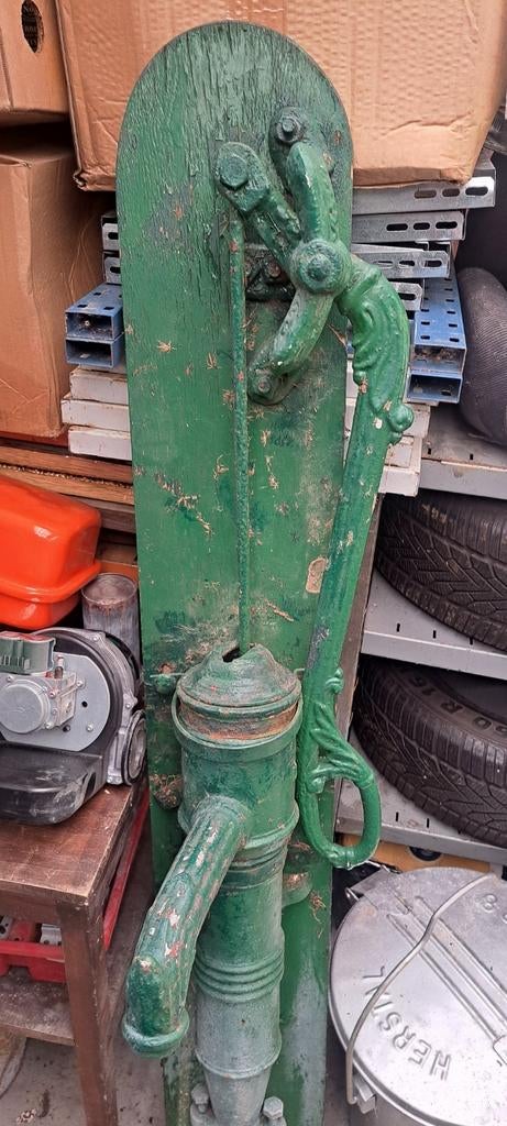 Pompe à eau en fonte, Enlèvement, Utilisé