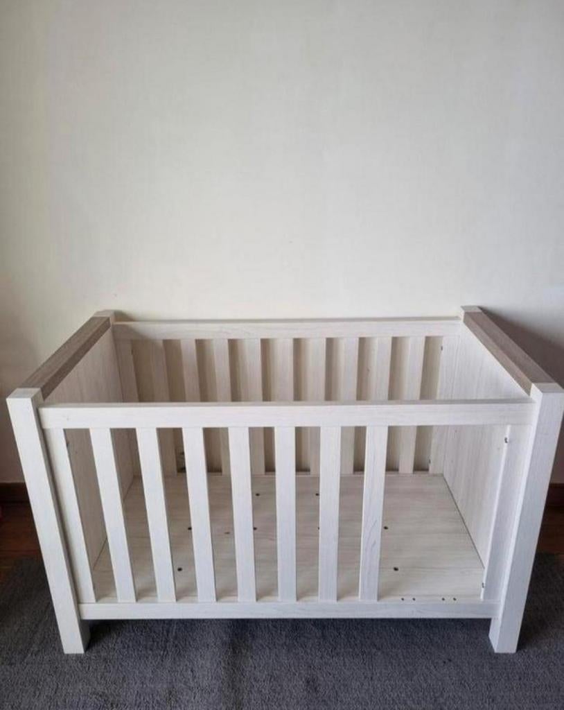 Houten babybed 70x120 cm – als nieuw, Ophalen, Zo goed als nieuw, Lattenbodem