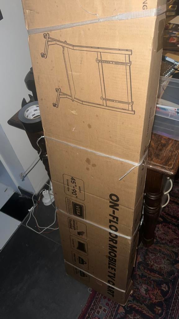Flatscreen ophangsysteem op wieltjes., Ophalen, Nieuw