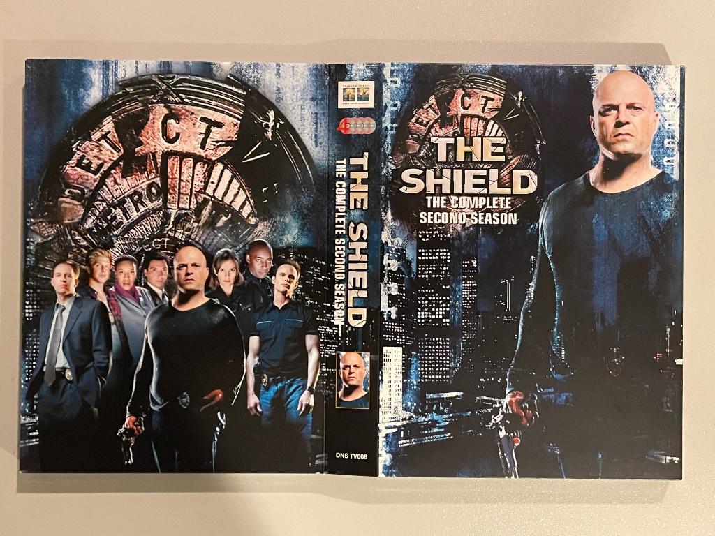 Coffret DVD The Shield First + Second S, Enlèvement, Comme neuf, Coffret