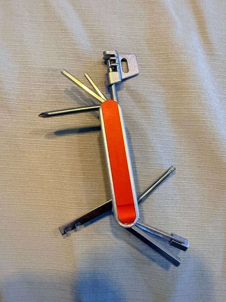 Multi tool gereedschap fiets brommer, Fietsen en Brommers, Fietsaccessoires | Fietsgereedschap, Zo goed als nieuw, Ophalen of Verzenden