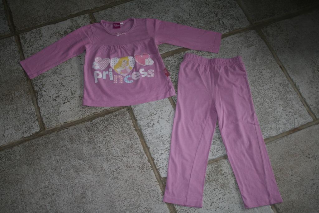 roze pyjama Doornroosje maat 98, Enlèvement ou Envoi, Utilisé, Fille, Vêtements de nuit ou Sous-vêtements