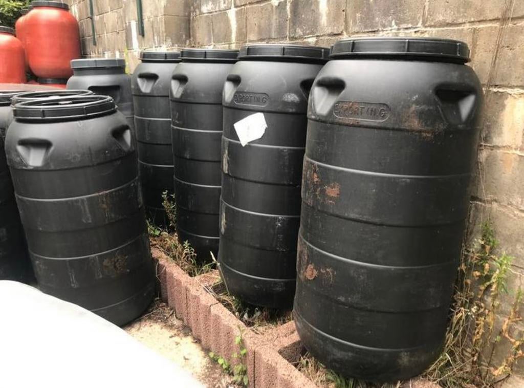 Tonneaux (fûts - barils) 190-220-250L plastique alimentaire, Jardin & Terrasse, 150 litres ou plus, Enlèvement, Utilisé, Synthétique