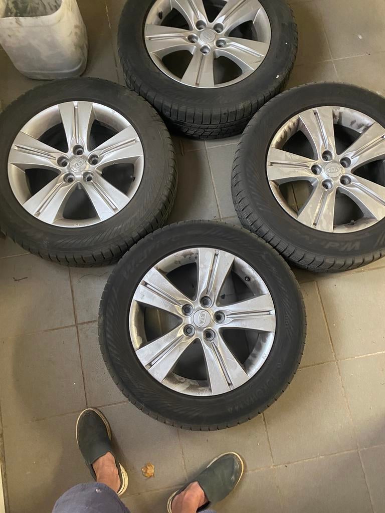 Pneus pour Kia Sportage 225/60R17 99H, Pneus hiver, Véhicule de tourisme, Enlèvement, Utilisé