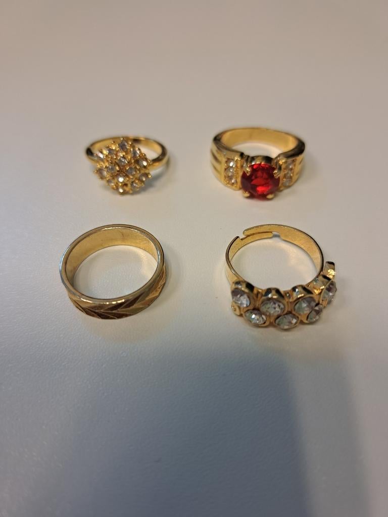 4 bagues femme. 10€ la bague . 40€ les 4 bagues. Vintage, Enlèvement ou Envoi, Comme neuf, Femme