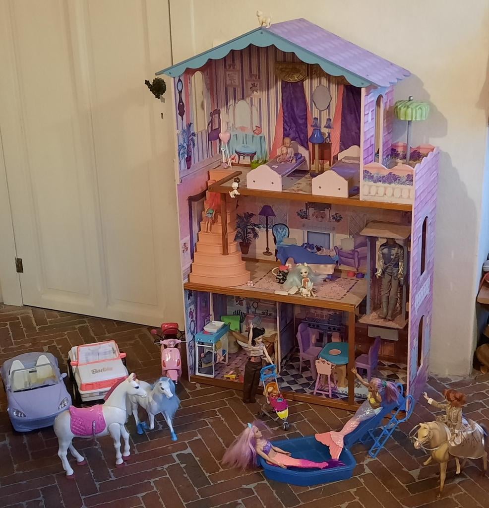 Kidkraft Poppenhuis met Barbie accessoires, Kinderen en Baby's, Speelgoed | Poppenhuizen, Ophalen, Poppenhuis