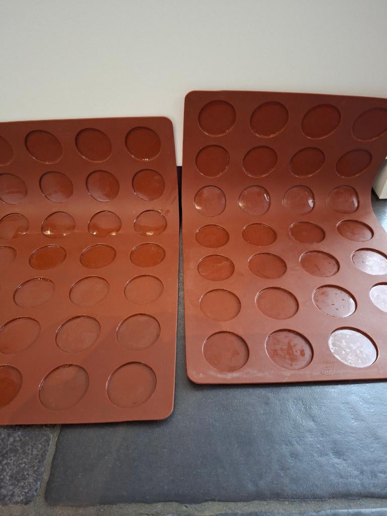 Macarons bakmat silicone 2 stuks, Ophalen of Verzenden, Gebruikt, Taarten of Cupcakes, Bakvorm