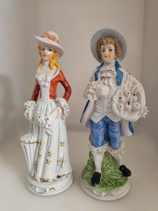 2 oude beeldjes dame en heer, Ophalen of Verzenden