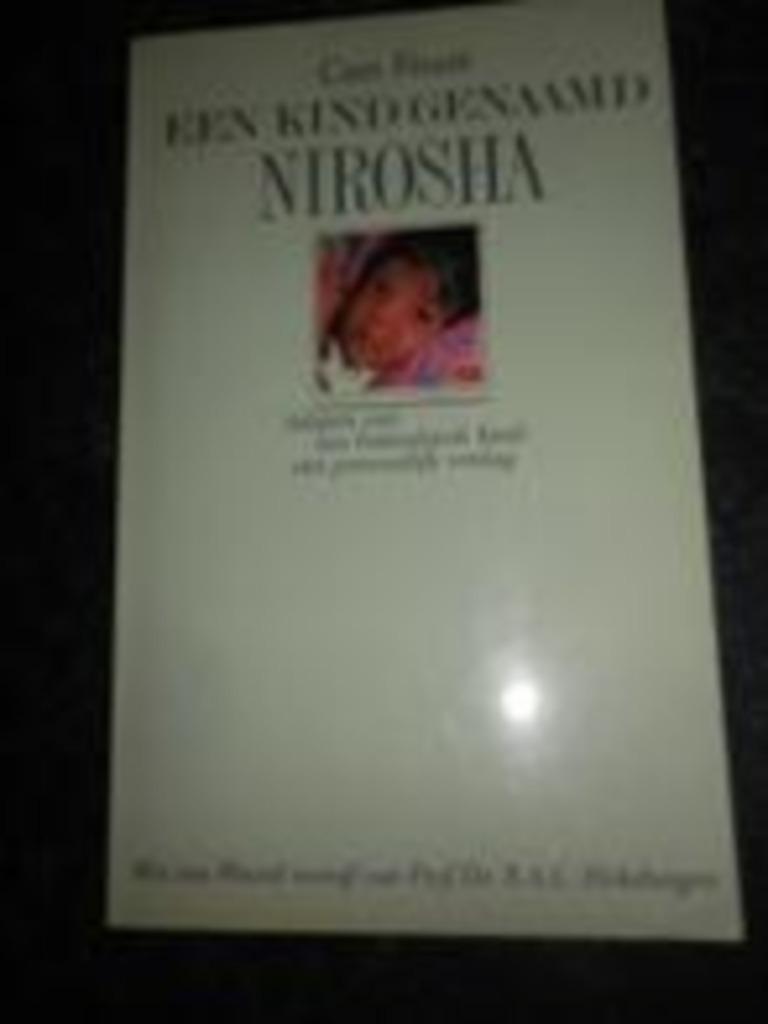 boek : een kind genaamd Nirosha adoptie, Enlèvement ou Envoi