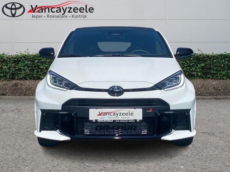 Toyota Yaris GR 1.6i MT+red interior accent, Euro 6, USB, Boîte manuelle, Noir