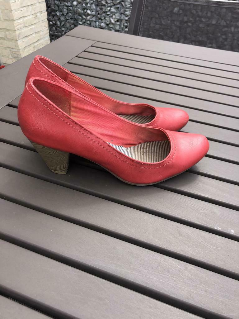Rode pumps maat 38, Ophalen, Zo goed als nieuw
