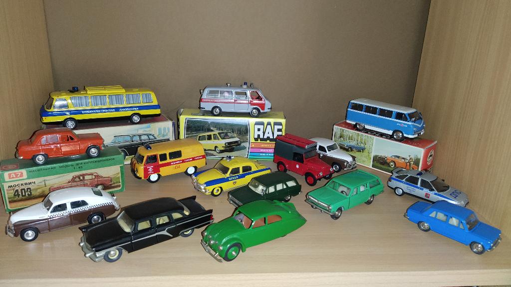 Modèles réduits de l'URSS, 11 pièces 1:43 MINT (en boîte), Enlèvement ou Envoi, Comme neuf, Voiture, Autres marques