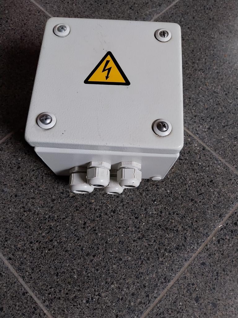 Verbindingbox Rittal metaal gelakt., Ophalen, Zo goed als nieuw