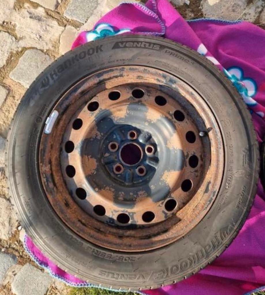 Roue de secours avec pneu Hankook 205/55 R16, Enlèvement