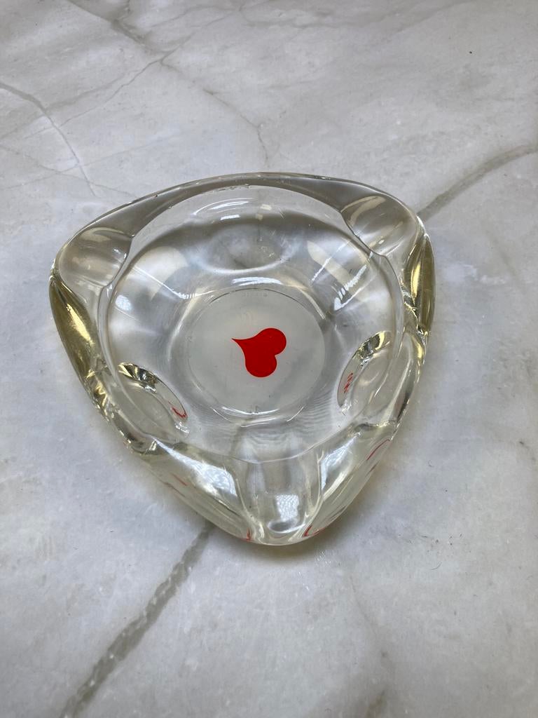 Cendrier en verre avec motif de cœur rouge, Enlèvement ou Envoi