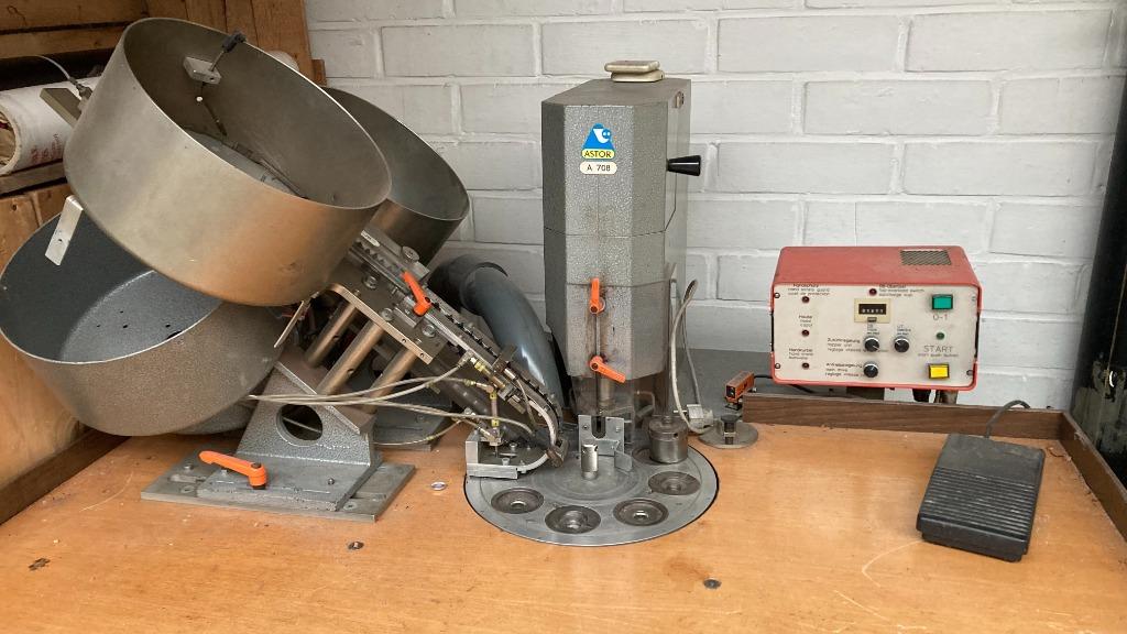 Knoopovertrekautomaten, Astor, Ophalen, Gedragen