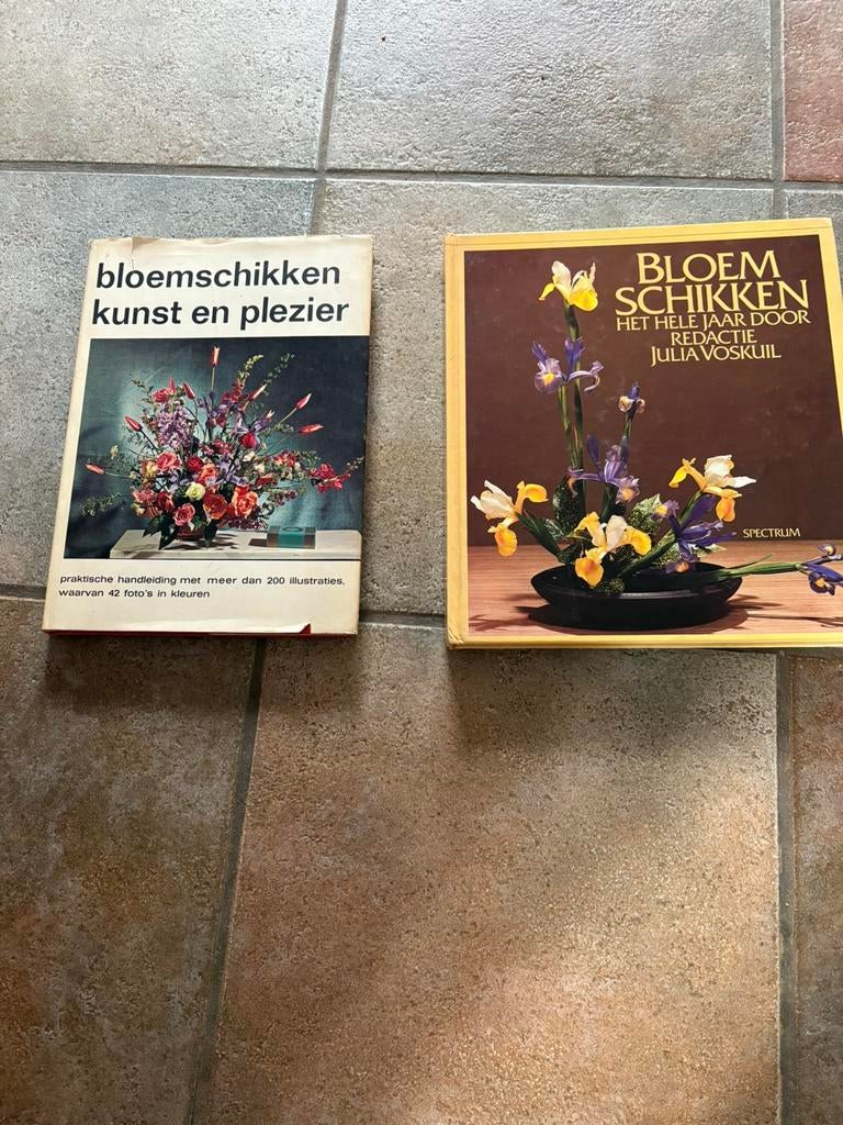 2 boeken over bloemschikken, Boeken, Ophalen, Gelezen