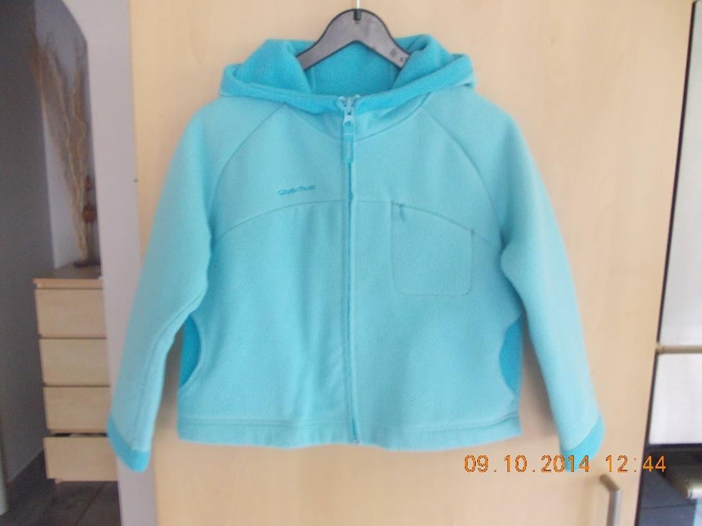 Gilet-Fleece Quechua.  2x. maat 104 en maat 140. Meisje., Enlèvement ou Envoi, Pull ou Veste, Comme neuf, QUECHUA.