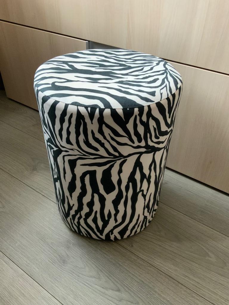 Grand Pouf avec bel imprimé zèbre en velours, Enlèvement ou Envoi, Neuf, Noir, Pouf