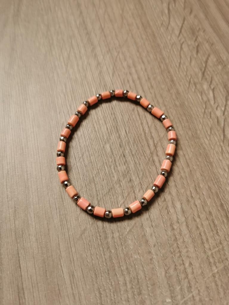Armband lichtroze/zilver, Bijoux, Sacs & Beauté, Bracelets, Enlèvement ou Envoi, Rose, Avec bracelets à breloques ou perles, Synthétique ou Plastique