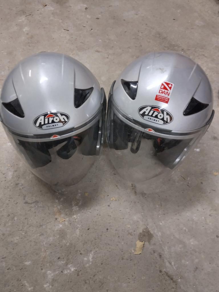 2 casques de moto AIROH., Motos, Enlèvement, M, Casque jet