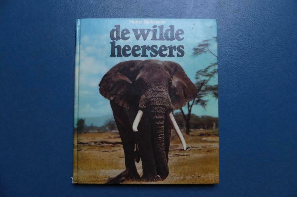 Boek, De wilde heersers, Heinz Sielmann, ESSO, Verzamelen, Ophalen of Verzenden, Gebruikt, Overige typen