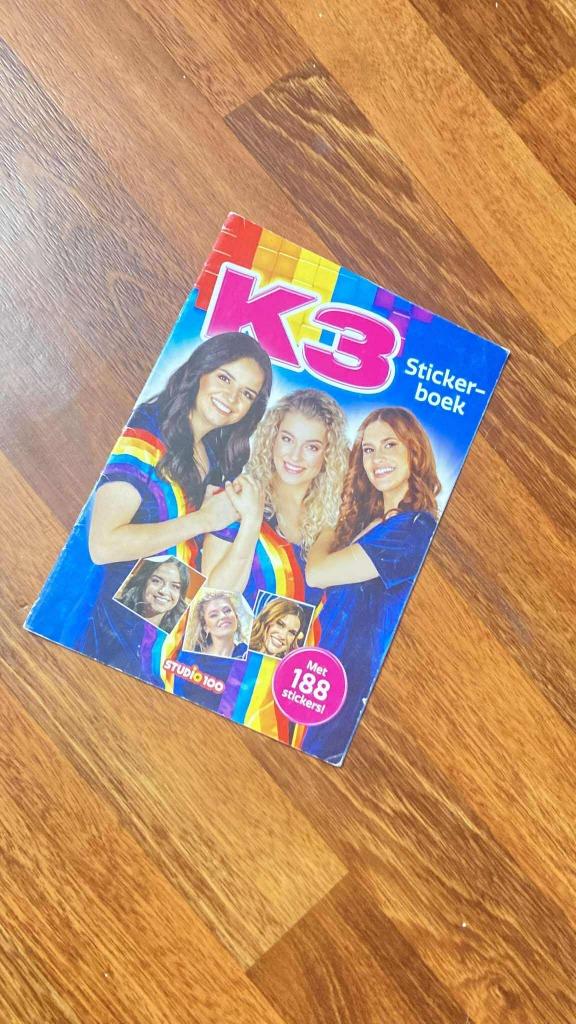 K3 stickerboek, Ophalen