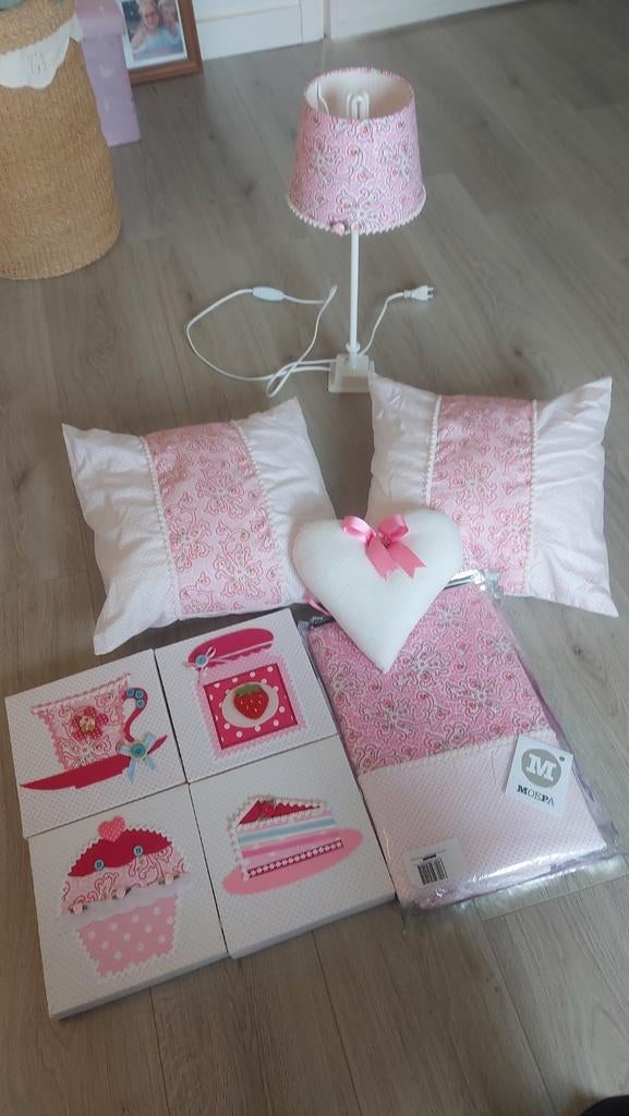 Moepa high tea dekbedovertrek lamp schilderijen kussens roze, Ophalen of Verzenden, Zo goed als nieuw, Lamp