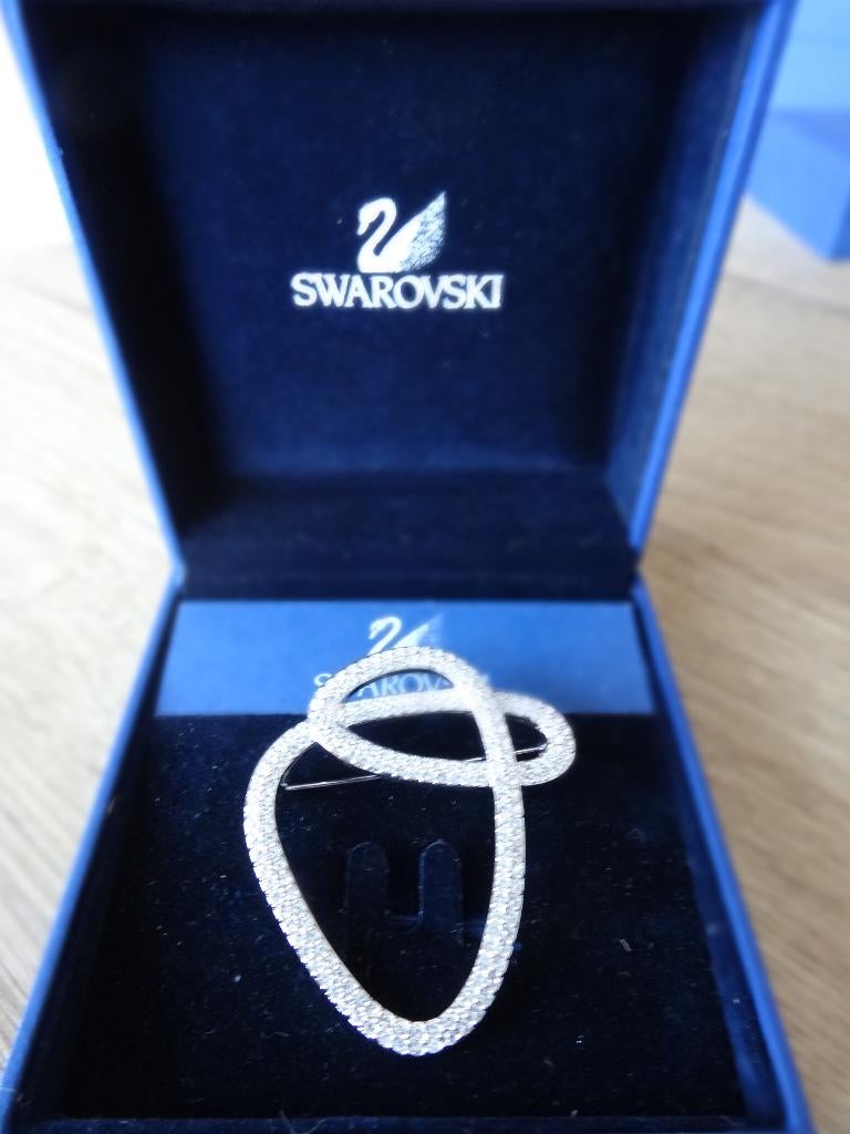 swarovski broche, Ophalen, Zo goed als nieuw, Overige materialen, Met kristal