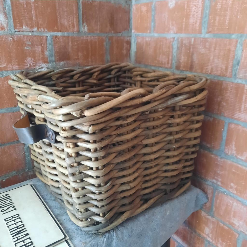 Panier, très solide ! Dimensions : 60 x 60 x 46 (hauteur), Enlèvement, Comme neuf, Bois, Panier