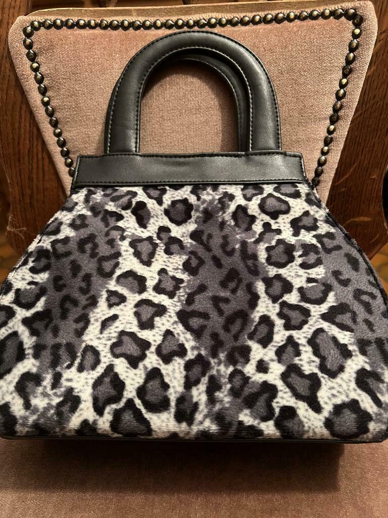 Simili cuir noir avec imprimé léopard sur le devant, Bijoux, Sacs & Beauté, Enlèvement, Comme neuf, Noir