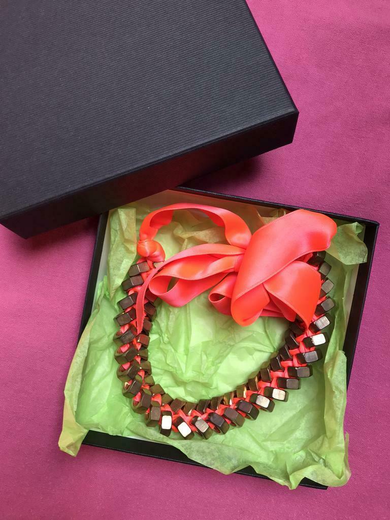 Nieuwe designer koraal lint gouden bouten ketting, Nieuw, Oranje