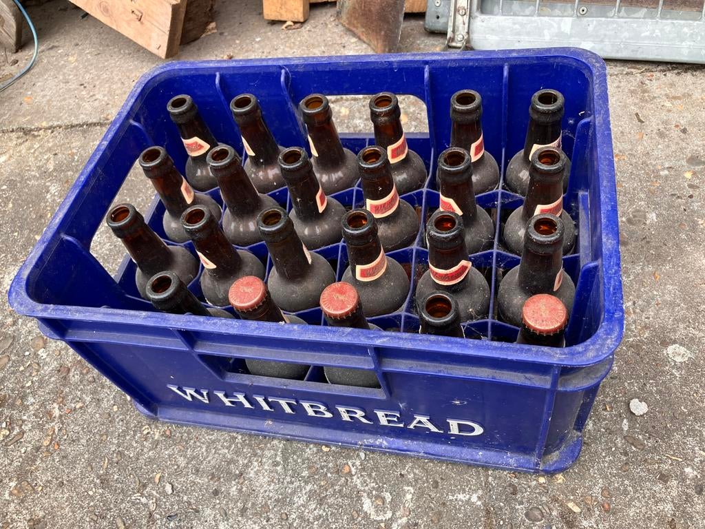 Oude bak whitbread, Verzamelen, Biermerken, Ophalen, Zo goed als nieuw, Flesje(s)
