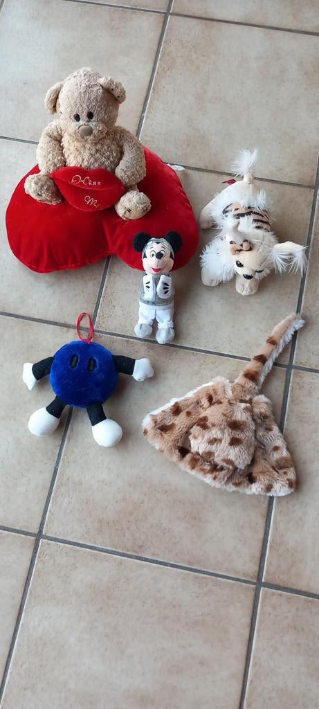 Ours sur oreiller, Chiwawa, Mickey Disney, Ray Sealife, Smar, Enlèvement ou Envoi, Comme neuf