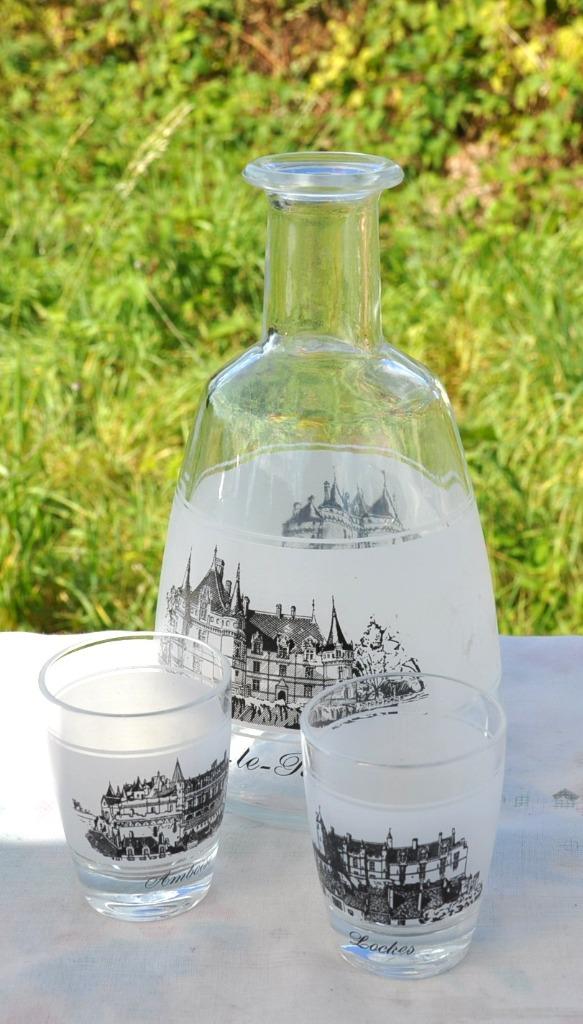 carafe sans bouchon décor château  + 2 verres, Enlèvement ou Envoi