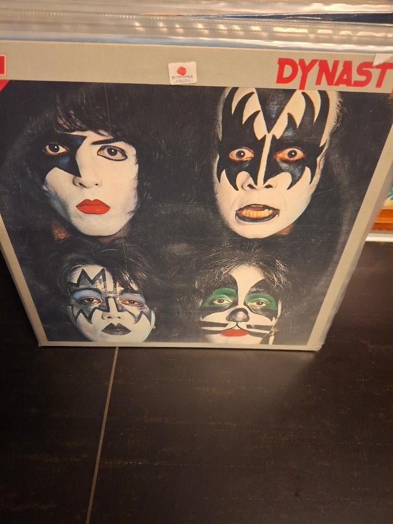 lp - kiss - dynasty - red vinyl - no poster -vak 17, Cd's en Dvd's, Ophalen of Verzenden, Zo goed als nieuw