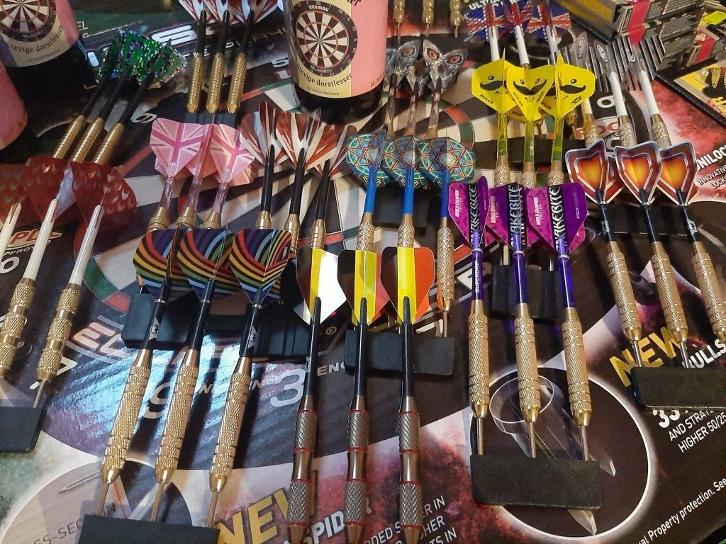 Veel mooie starterssetjes vanaf 15-20 euro., Sport en Fitness, Darts, Ophalen, Nieuw, Pijlen