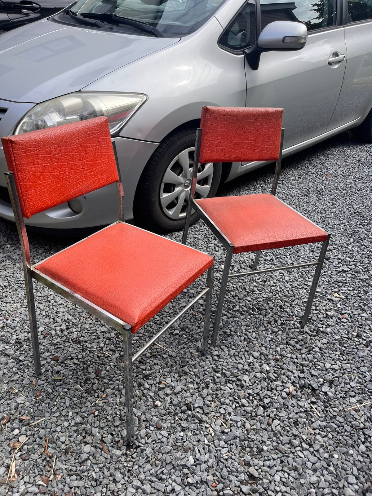 2 vintage keukenstoelen, Ophalen, Gebruikt