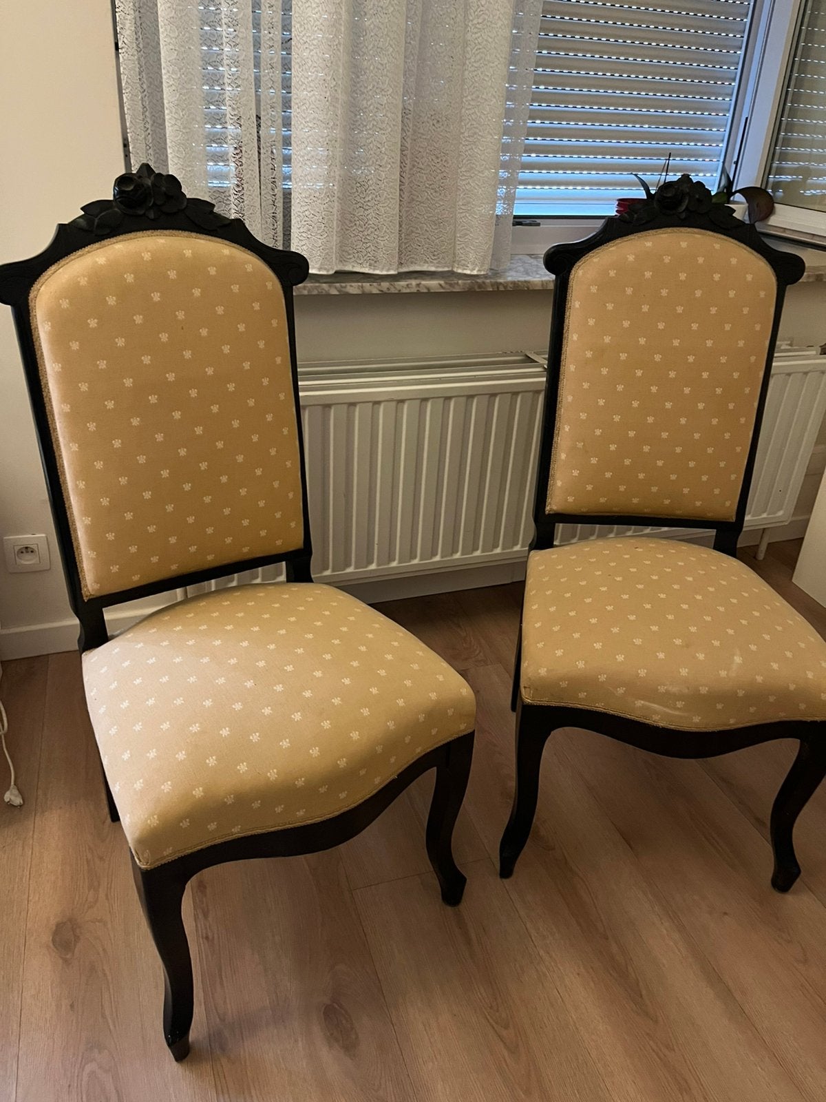 Twee antieke stoelen, Ophalen, Zo goed als nieuw, Eén