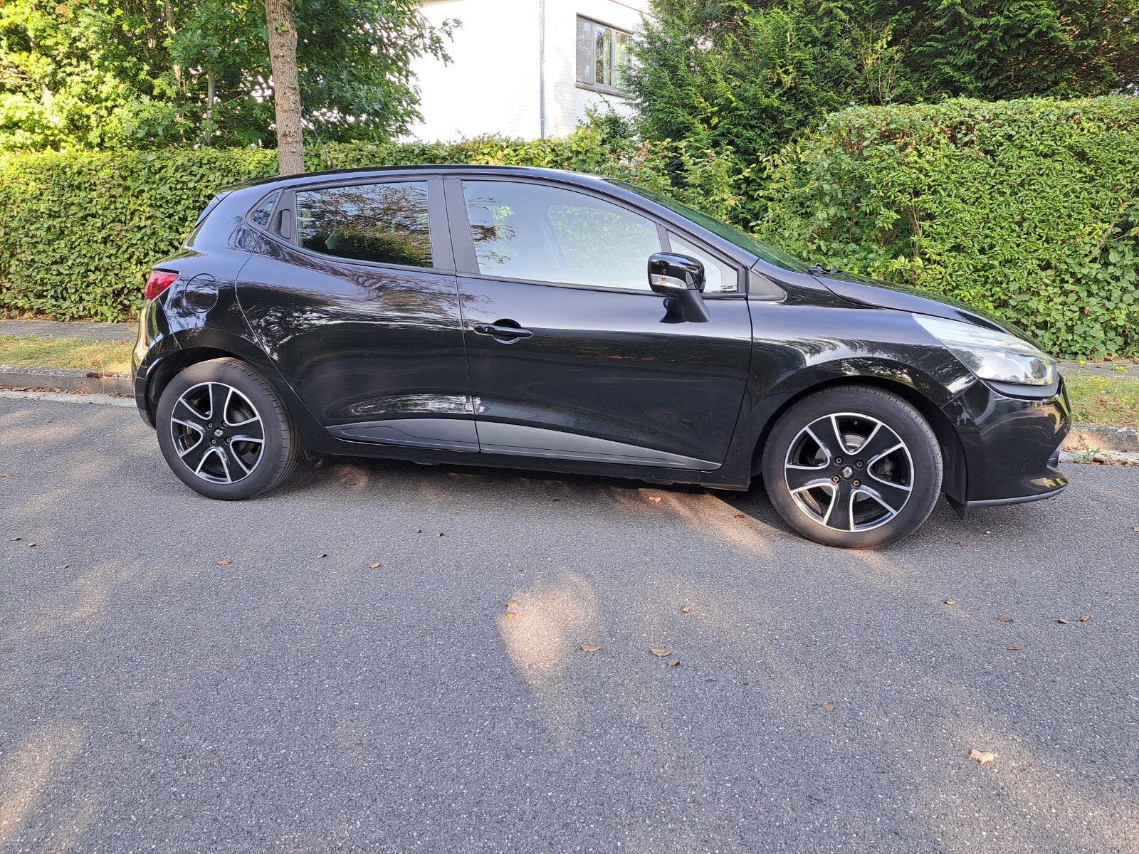 Renault Clio 1.2 Essence. Avec 101000 km. 5 euros, Euro 5, Achat, Noir, 5 portes