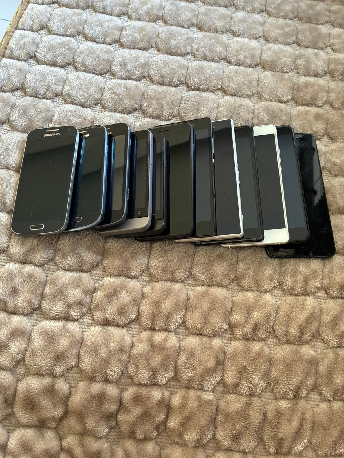 Lot van 13 stuks gsm smart fons, Télécoms, Téléphonie mobile | Samsung, Enlèvement ou Envoi, Comme neuf