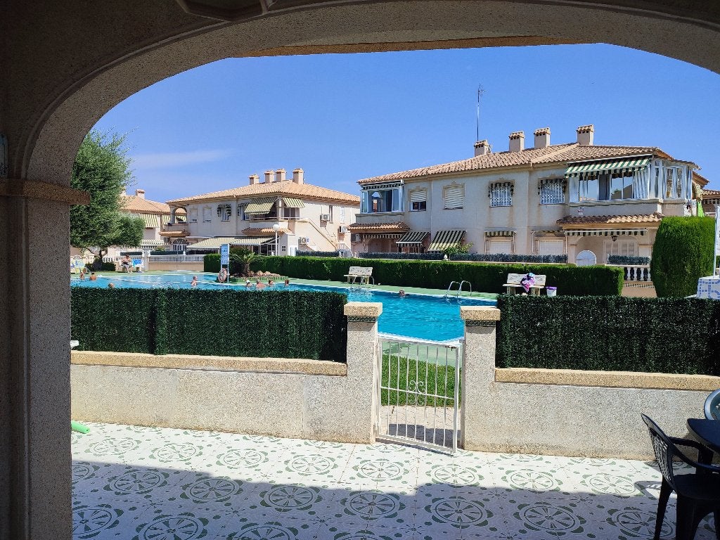 Offre  désistement. Plein pied à louer. Piscine -Torrevieja, Dorp, 2 slaapkamers, Costa Blanca, Appartement