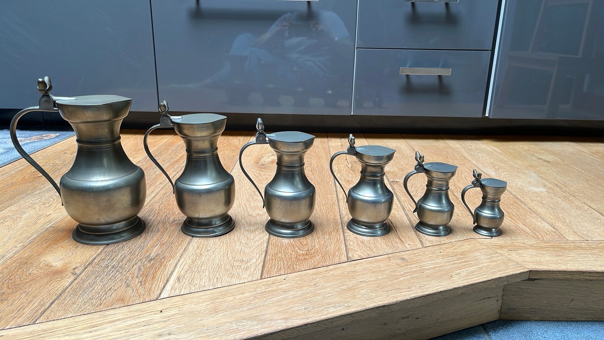 Série de 6 pichets gigognes anciens en étain fin 92%, Enlèvement