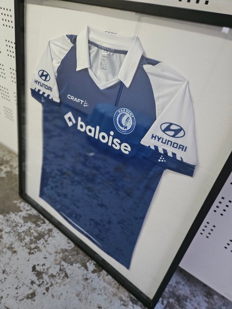KAA Gent thuisshirt volledig gesigneerd en ingelijst, Verzamelen, Sportartikelen en Voetbal, Ophalen, Nieuw, Shirt