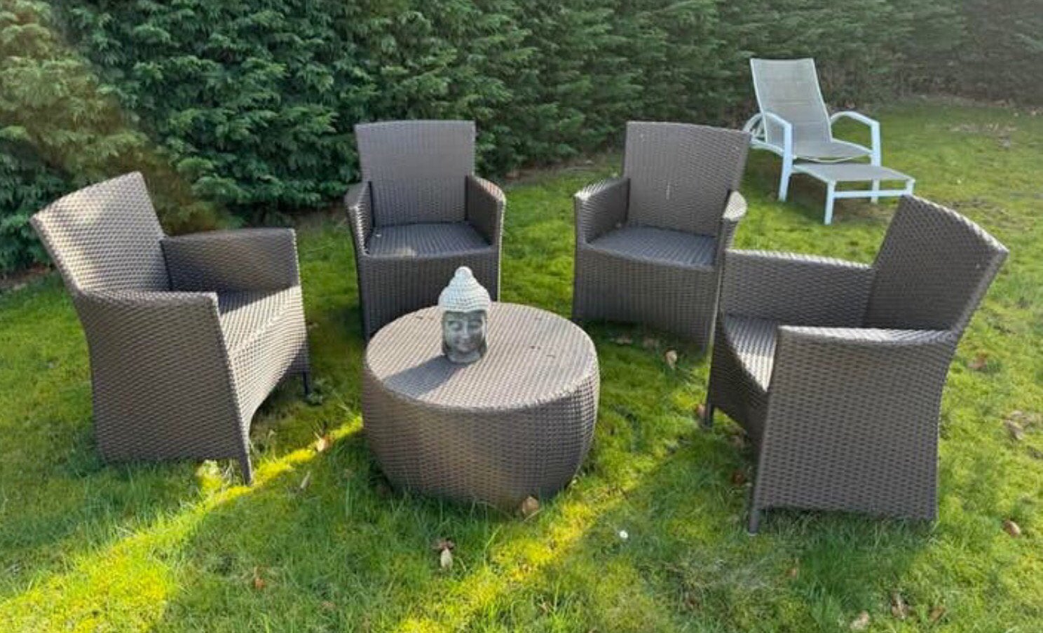 Dringend wegens verhuis 4 tuinstoelen en tafel in riet, Ophalen, Gebruikt, Tuinset