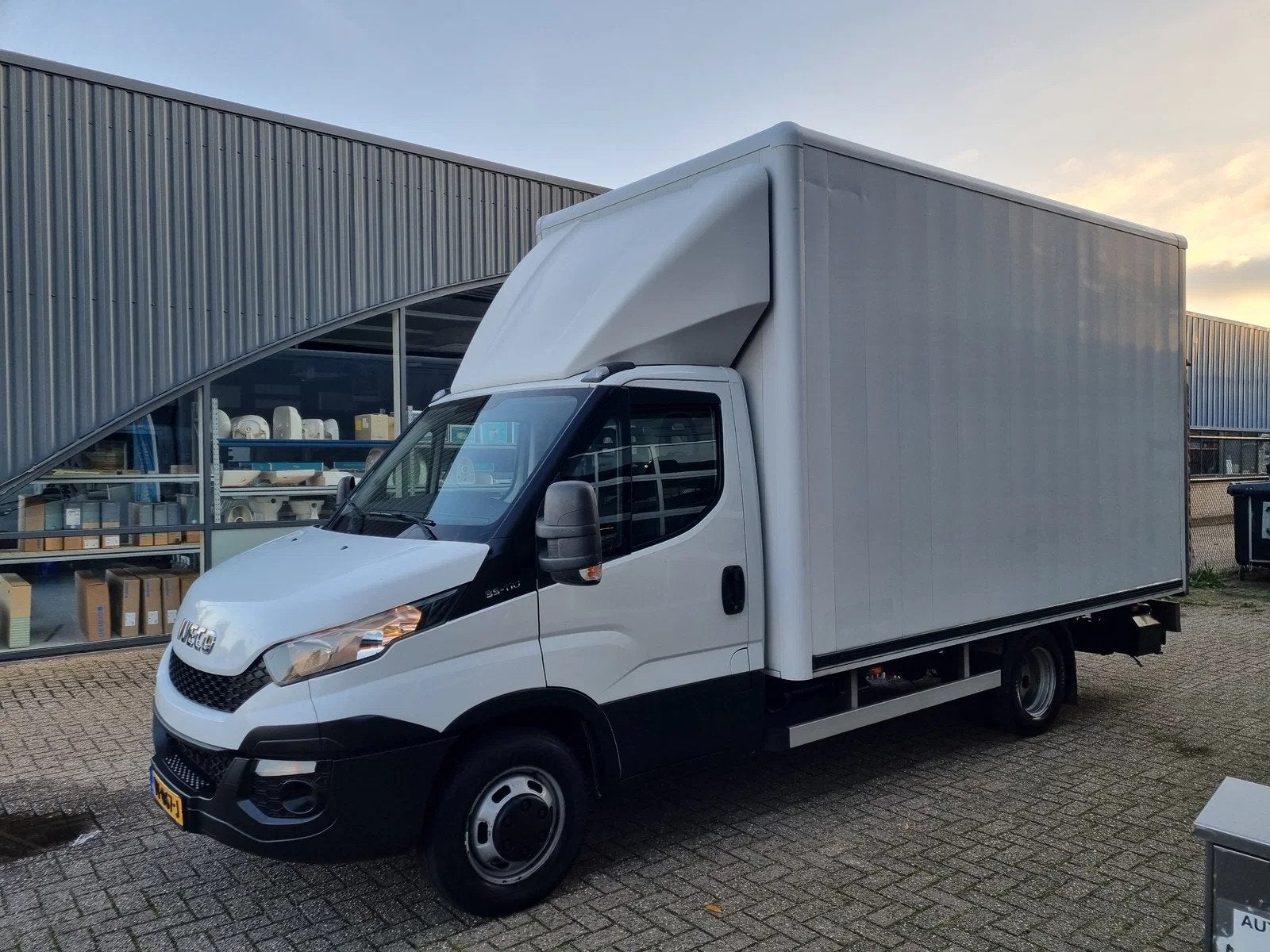 Iveco Daily 35C11 Bakwagen Laadklep 22m3 2.48 hoog, Auto's, Euro 5, Achterwielaandrijving, Iveco, Wit