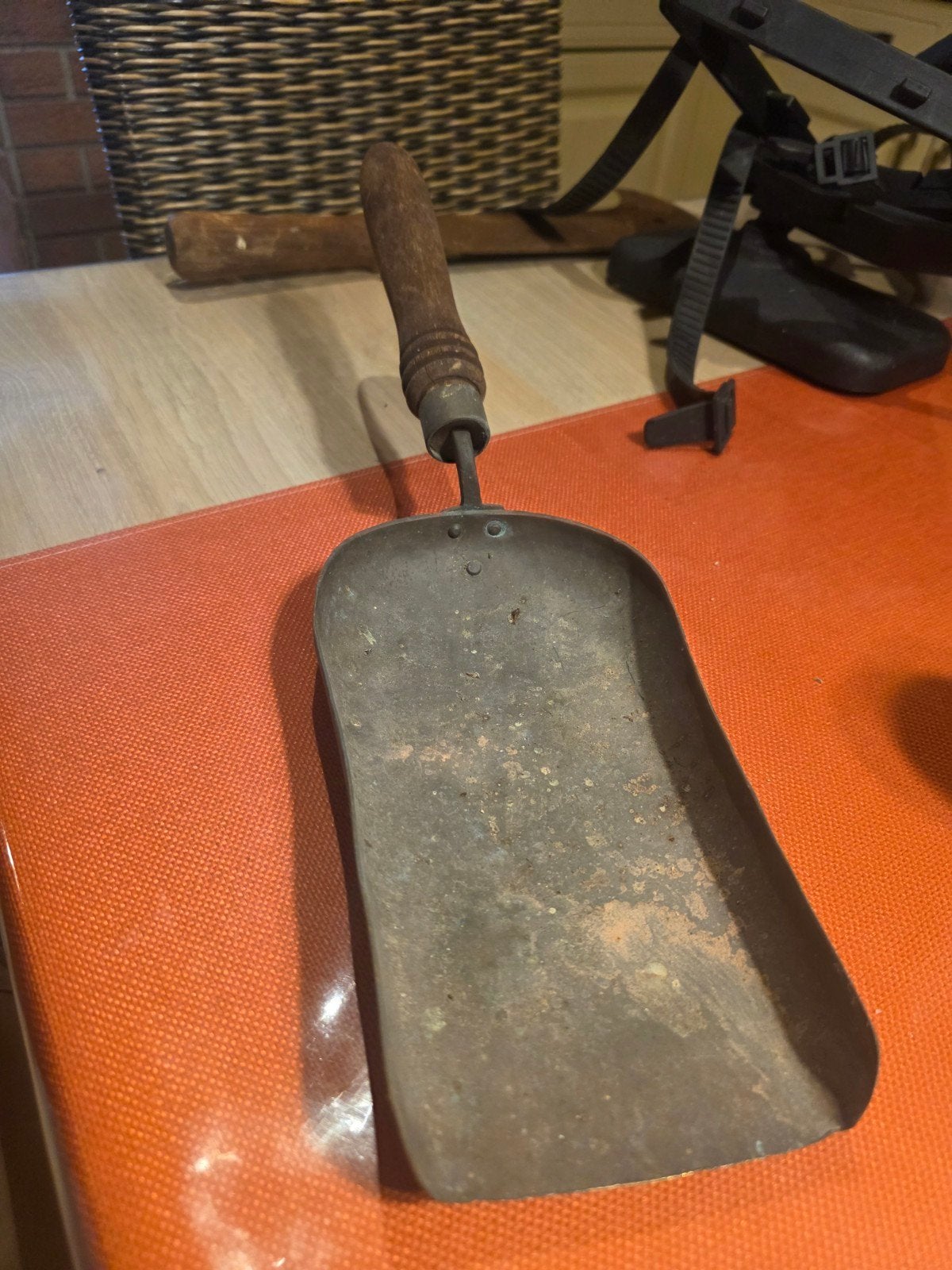 pelle a charbon en cuivre, Enlèvement, Cuivre