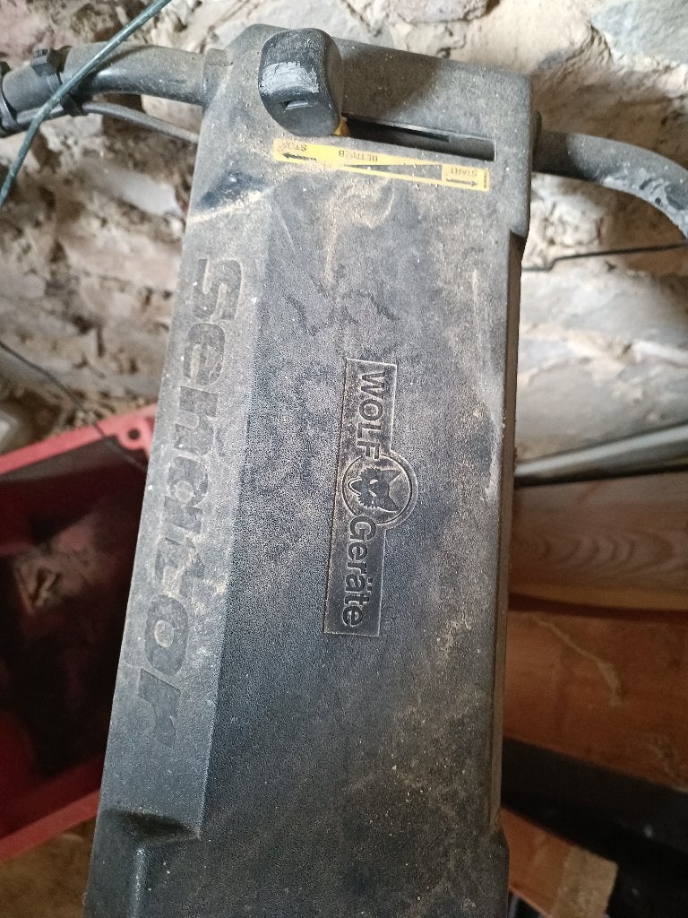 Tondeuse à réparer (Lame et câble de démarrage à changer), Tondeuse rotative, WOLF, Enlèvement, Utilisé